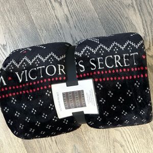 BNWT Victoria secret Sherpa blanket